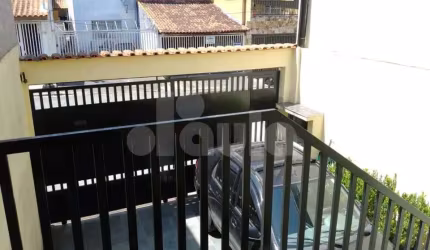 Jardim Jamaica. Casa Assobradada com 90m2, 2 dormitórios, sendo 1 suíte, 2 vagas de garagem.