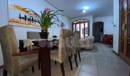 Imperdível casa à venda em Santo André-SP, Jardim Bela Vista: 3 quartos, 3 suítes, 3 salas, 5 banheiros, 6 vagas - 398m². Venha conferir!