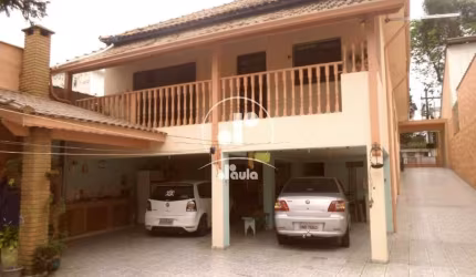 Casa térrea com 4 Dormitórios, sendo 1 Suíte e 8 Vagas de Garagem no Bairro Jardim Bela Vista - Santo André/SP. Aceita permuta.