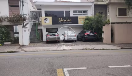 Casa assobradada no Jardim Bela Vista com 3 dormitórios suíte 6 vagas cobertas, salão de festas, quintal com churrasqueira