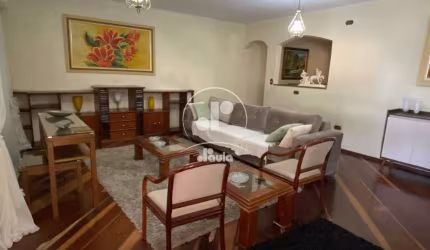 Parque São Vicente. Casa Assobradada com 390,51m2, 3 dormitórios, 7 banheiros, edícula com varanda, salão com 20m2 e 3 vagas de garagem.