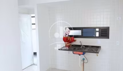 Excelente apartamento com dois dormitórios, banheiro com box de vidro,garagem fixa, varanda garden, todo em porcelanato.