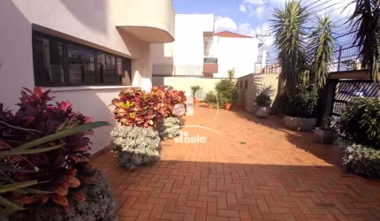 Apartamento de 126m² com 3 quartos, 1 suíte e 2 vagas de garagem na Vila Marina, Santo André-SP.