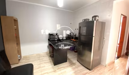 Vila Helena. Apartamento sem condomínio com 2 quartos, sendo 1 com sacada e 1 vaga de garagem.