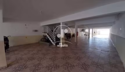 Apartamento sem Condomínio na Vila Guaraciaba, com 45m2, Sala, Quarto, Cozinha, Lavanderia, Banheiro, e um Quintal que dá possibilidade de ampliar.