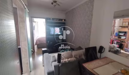 Apartamento rico em armários com 2 dormitórios, quintal com churrasqueira. Vaga