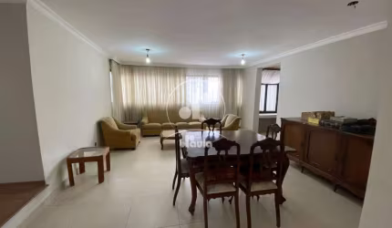 Bairro Jardim. Apartamento com 127m2, 3 dormitórios, sendo 1 suíte, sala 3 ambientes, lavabo, 2 vagas garagem. Cabem 3 autos.