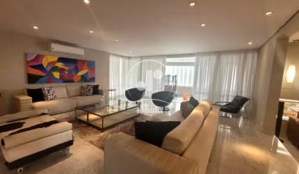 Apartamento no Bairro Jardim com 356 m² , com 4 suítes e 4 vagas de garagem .