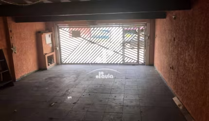 Vila Aquilino. Sobrado com 267m2, 4 quartos sendo 1 suíte, área de serviço com churrasqueira e 4 vagas de garagem cobertas.
