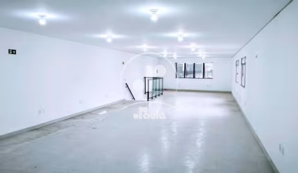 Salão Sobreloja Comercial com 300m², 3 banheiros, no Bairro Cerâmica em São Caetano Do Sul.