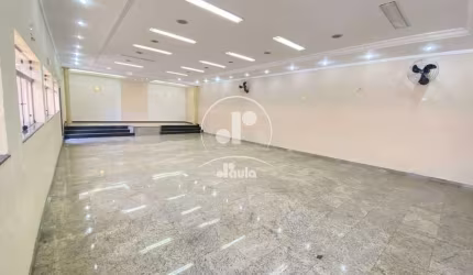 Salão para locação com 192m², 2 banheiros, na Vila Pires em Santo André/SP.