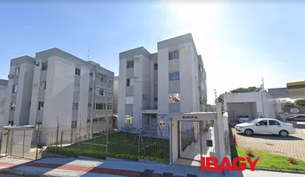 Apartamento com 2 quartos para alugar na Rua Jornalista Ildefonso Juvenal, 135, Capoeiras, Florianópolis, 60 m2 por R$ 1.950