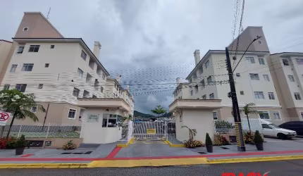 Apartamento com 2 quartos para alugar na Rua dos Palmiteiros, 220, Madri, Palhoça, 55 m2 por R$ 1.500