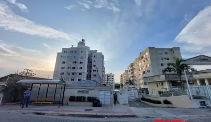 Apartamento com 2 quartos para alugar na Rua Frederico Afonso, 5780, Ponta de Baixo, São José, 46 m2 por R$ 1.800