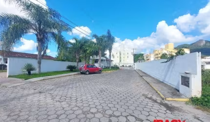 Apartamento com 2 quartos para alugar na Rua Mathias Schell, 132, Sertão do Maruim, São José, 54 m2 por R$ 1.650