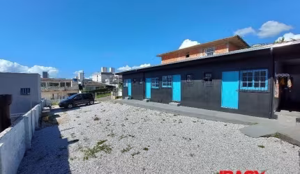 Kitnet / Stúdio para alugar na Rua Vereador Pedro Medeiros, 1377, Serraria, São José, 23 m2 por R$ 950