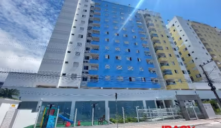 Apartamento com 3 quartos para alugar na Rua Angelita Figueiredo, 1596, Areias, São José, 80 m2 por R$ 3.200