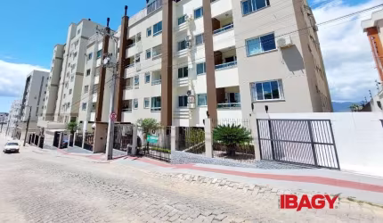 Apartamento com 2 quartos para alugar na Rua Recanto dos Santos, 275, Pedra Branca, Palhoça, 61 m2 por R$ 2.000