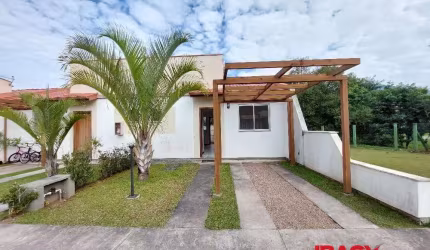 Casa em condomínio fechado com 2 quartos para alugar na Rua Antônio Jovita Duarte, 8151, Forquilhas, São José, 52 m2 por R$ 1.500