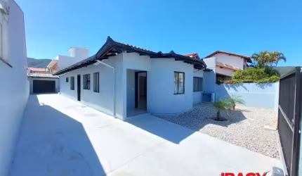 Casa com 4 quartos para alugar na Rua Capitão Amaro Seixas Ribeiro, 107, Santa Mônica, Florianópolis, 141 m2 por R$ 7.600