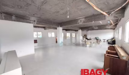 Sala comercial com 1 sala para alugar na Rodovia Virgílio Várzea, 1974, Saco Grande, Florianópolis, 111 m2 por R$ 4.700