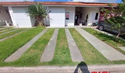 Casa em condomínio fechado com 3 quartos para alugar na Avenida Paulo Roberto Vidal, 1455, Bela Vista, Palhoça, 68 m2 por R$ 2.500