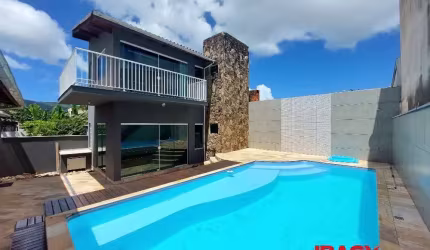 Casa com 3 quartos para alugar na Rua Lúcio Vitorino de Souza, 187, Santa Mônica, Florianópolis, 262 m2 por R$ 7.500