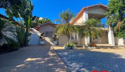 Casa com 3 quartos para alugar na João Alexandrino Daniel, 78, Campeche, Florianópolis, 330 m2 por R$ 13.000