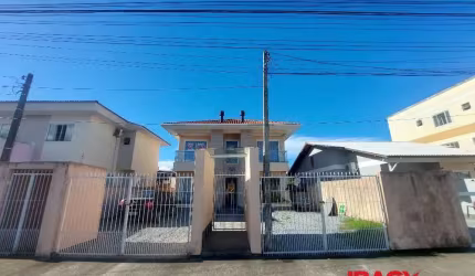 Apartamento com 2 quartos para alugar na Rua Aurora Julia Martins, 198, Barra do Aririú, Palhoça, 50 m2 por R$ 2.000