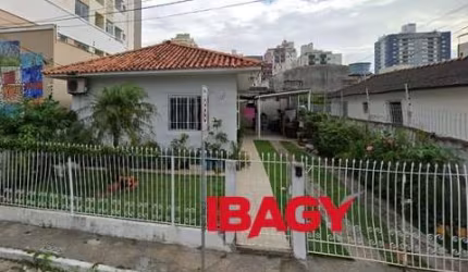 Casa com 2 quartos para alugar na Rua Frei Hilário, 101, Campinas, São José, 86 m2 por R$ 2.700