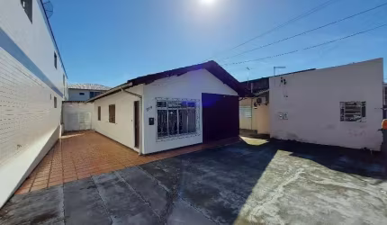 Casa com 3 quartos para alugar na Avenida Aniceto Zacchi, 550, Ponte do Imaruim, Palhoça, 128 m2 por R$ 3.000
