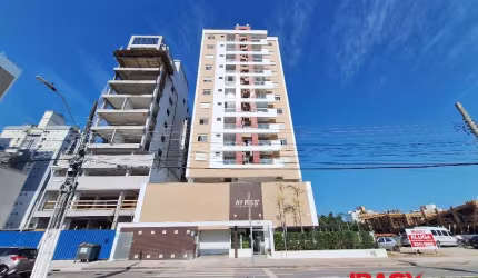 Apartamento com 2 quartos para alugar na Avenida Atílio Pedro Pagani, 1243, Pagani, Palhoça, 56 m2 por R$ 2.500