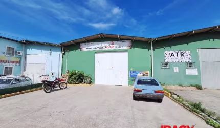 Barracão / Galpão / Depósito com 3 salas para alugar na Salvador Marcos da Silveira, 297, Ponte do Imaruim, Palhoça, 285 m2 por R$ 3.900
