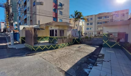 Apartamento com 3 quartos para alugar na Avenida Irineu Bornhausen, 520, Campinas, São José, 67 m2 por R$ 1.900
