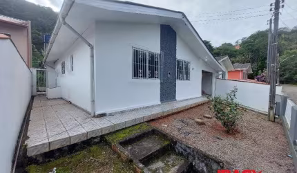 Casa com 3 quartos para alugar na Valdemiro Serafim Francisco, 337, Forquilhinhas, São José, 147 m2 por R$ 3.490