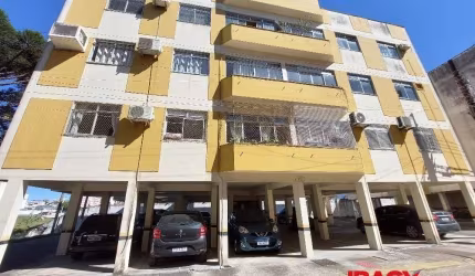 Apartamento com 3 quartos para alugar na Avenida Governador Ivo Silveira, 1413, Capoeiras, Florianópolis, 68 m2 por R$ 2.200