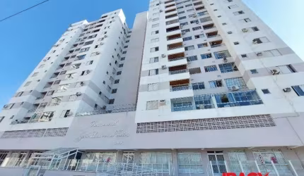 Apartamento com 2 quartos para alugar na Avenida Governador Jorge Lacerda, 283, Campinas, São José, 64 m2 por R$ 2.700