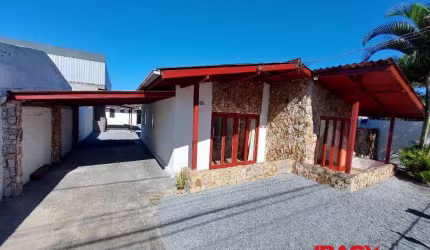 Casa com 3 quartos para alugar na Rua Dezesseis de Julho, 106, Caminho Novo, Palhoça, 110 m2 por R$ 2.800