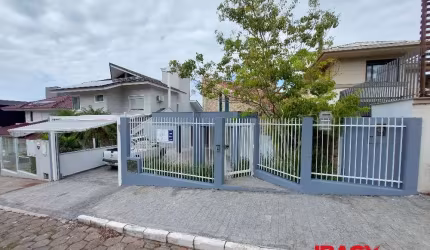 Casa com 5 quartos para alugar na Rua Doutor Celso Nicodemus Lopes, 315, João Paulo, Florianópolis, 259 m2 por R$ 9.000