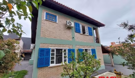 Casa com 3 quartos para alugar na Atobá, 182, Ingleses do Rio Vermelho, Florianópolis, 190 m2 por R$ 5.000