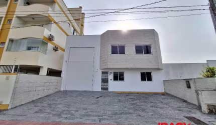 Prédio com 6 salas para alugar na Rua João Gualberto de Oliveira, 316, Forquilhinhas, São José, 263 m2 por R$ 9.500