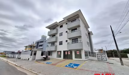 Apartamento com 3 quartos para alugar na Avenida Nelson Baltazar Schütz, 516, Aririu, Palhoça, 81 m2 por R$ 2.300