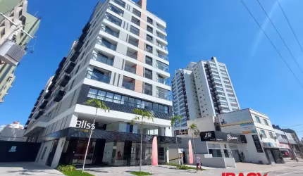 Apartamento com 2 quartos para alugar na Rua Coronel Pedro Demoro, 1901, Balneário, Florianópolis, 72 m2 por R$ 4.000
