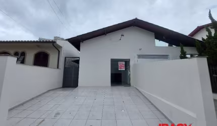 Ponto comercial com 1 sala para alugar na Pedro José de Azevedo, 120, Centro, Biguaçu, 35 m2 por R$ 1.600