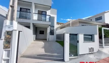 Casa com 2 quartos para alugar na Rua Francisco Matias Kremer, 137, Bela Vista, Palhoça, 82 m2 por R$ 2.500
