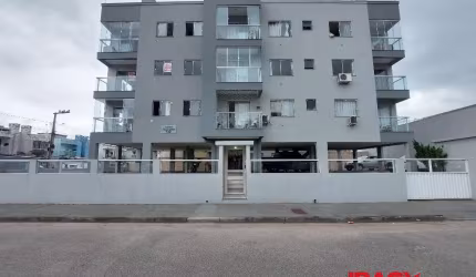 Apartamento com 2 quartos para alugar na Rua Francesco Botticini, 12, Aririu, Palhoça, 66 m2 por R$ 1.900
