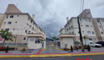 Apartamento com 2 quartos para alugar na Rua dos Palmiteiros, 220, Madri, Palhoça, 50 m2 por R$ 1.800