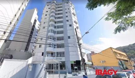 Apartamento com 3 quartos para alugar na Praça Hercílio Luz, 1425, Centro, Florianópolis, 80 m2 por R$ 3.950