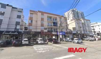 Apartamento com 2 quartos para alugar na Avenida Lédio João Martins, 830, Kobrasol, São José, 68 m2 por R$ 2.200
