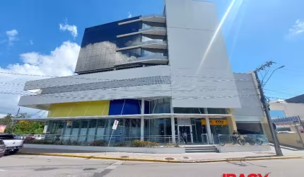 Sala comercial para alugar na Nirberto Haase Esq. R. Byron Barcellos, 100, Santa Mônica, Florianópolis, 136 m2 por R$ 9.300